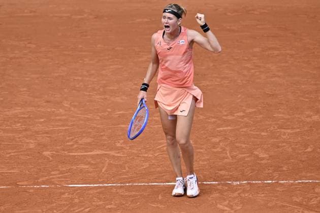 2025 Roland-Garros - Day 7 PARIS, FRANCE - MAY 31: Marie Bouzkova of Czechia plays against Coco Gauff of United States during the Women s Singles Third Round match on Day Seven of the 2025 French Open at Roland Garros on May 31, 2025 in Paris, France. Burak Akbulut Anadolu Paris France. Editorial use only. Please get in touch for any other usage.  Copyright: x2025xAnadoluxBurakxAkbulutx