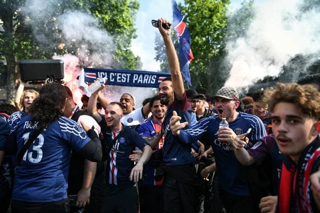 Champions League PSG vs Inter Milan - PSG supporters - FA Paris Saint-Germain’s supporters cheer around the Parc des Princes Stadium before the diffusion of the UEFA Champions League final football match between Paris Saint-Germain and Inter Milan in Munich, in Paris on May 31, 2025. Photo by Firas Abdullah ABACAPRESS.COM Paris Ile-de-France France  Copyright: xAbdullahxFiras ABACAx