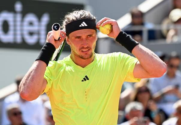 Roland Garros 2025, Grand Slam Tennis, Paris, France, 01 01 2023 Alexander Zverev (GER) in action during his third round match against Flavio Cobolli (ITA) at Roland Garros 2025 Paris Roland Garros Paris FRA, UK NEWSPAPERS OUT Copyright: xRogerxParkerx
