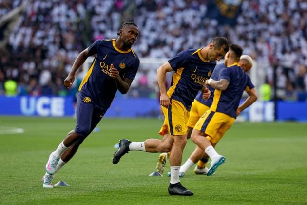 Inter s Ynn-Aurel Bisseck during warm up prior the 2025 Soccer Champions League Final Match between Paris Saint-Germain FC vs Inter - Internazionale at the Munich Football Arena in Munich, Germany, 31 May 2025  Copyright: xFabrizioxCarabelli IPAxSportx xipa-agency.netx xx IPA_58460235 IPA_Agency_IPA58460235