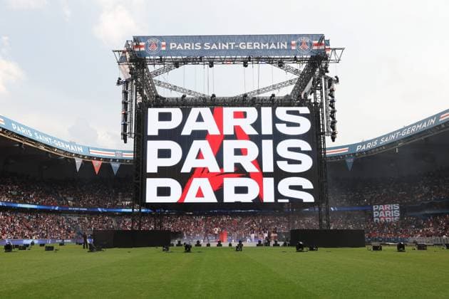 LIGUE DES CHAMPIONS PHOTOPQR LE PARISIEN Le Parisien Arnaud Journois ; PARIS ; 31 05 2025 ; Football, Ligue des Champions Uefa, finale. Paris, Parc des Princes le 31 mai 2025. Paris SG - Inter Milan. La finale de la Ligue des Champions PSG - Inter diffusée sur écran géant au Parc des Princes. Paris Saint-Germain supporters wait to watch the UEFA Champions League final football match between Paris Saint-Germain (PSG) and Inter Milan held in Munich on large screens, at the Parc des Princes Stadium in Paris on May 31, 2025. PARIS France  Copyright: xPHOTOPQR LExPARISIEN MAXPPPxLexParisienx xArnaudxJournoisx 20250531LPA8473 20250531LPA8473