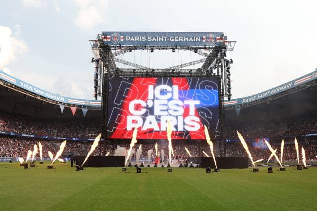 LIGUE DES CHAMPIONS PHOTOPQR LE PARISIEN Le Parisien Arnaud Journois ; PARIS ; 31 05 2025 ; Football, Ligue des Champions Uefa, finale. Paris, Parc des Princes le 31 mai 2025. Paris SG - Inter Milan. La finale de la Ligue des Champions PSG - Inter diffusée sur écran géant au Parc des Princes. Paris Saint-Germain supporters wait to watch the UEFA Champions League final football match between Paris Saint-Germain (PSG) and Inter Milan held in Munich on large screens, at the Parc des Princes Stadium in Paris on May 31, 2025. PARIS France  Copyright: xPHOTOPQR LExPARISIEN MAXPPPxLexParisienx xArnaudxJournoisx 20250531LPA8475 20250531LPA8475