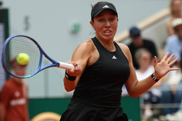 May 31, 2025, Paris, Celestynow, France: JESSICA PEGULA of USA during the match against M. Vondrousova of Czech Republic in the third round of the French Open 2025 at Roland Garros in Paris. Pegula won 3:6, 6:4, 6:2. Paris France - ZUMAc278 20250531_zsp_c278_012 Copyright: xMarcinxCholewinskix
