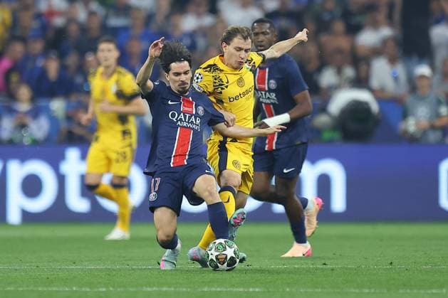 Vitinha of PSG and Nicolò Barella of Inter Milan Paris Saint-Germain v Inter Milan, UEFA Champions League Final, Football, Allianz Arena, Munich, Germany - 31 May 2025 EDITORIAL USE ONLY No use with unauthorised audio, video, data, fixture lists, club league logos or live services. Online in-match use limited to 120 images, no video emulation. No use in betting, games or single club league player publications. Copyright: xMichaelxZemanek Shutterstockx 15330931aj