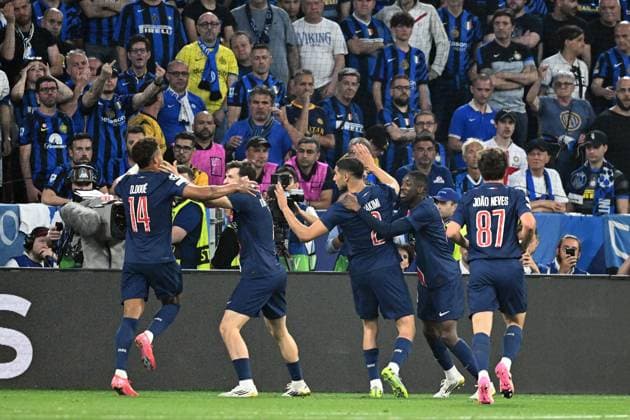 31 05 2025, xsltx, Football UEFA Champions League Final 2025, Paris St Germain Inter Milan v l Goal celebration after the goal to celebrate the goal celebrate 1 0 by Achraf Hakimi Paris St Germain DFL DFB REGULATIONS PROHIBIT ANY USE OF PHOTOGRAPHS as IMAGE SEQUENCES and or QUASI VIDEO Muenchen