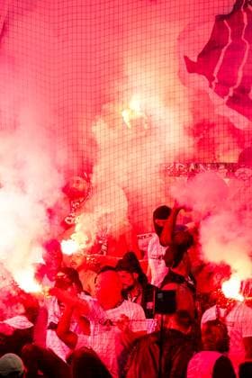 2025-05-31 Paris Saint-Germain v FC Internazionale Milano - UEFA Champions League Final 2025 MUNICH, GERMANY - MAY 31: fans of Paris Saint-Germain with fireworks during the UEFA Champions League Final 2025 match between Paris Saint-Germain and FC Internazionale Milano at Munich Football Arena on May 31, 2025 in Munich, Germany. Munich Munich Football Arena Germany Content not available for redistribution in The Netherlands directly or indirectly through any third parties. Copyright: xJorisxVerwijstx