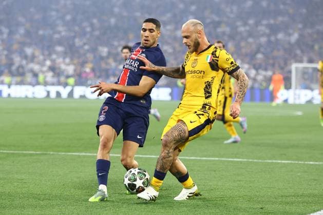 Achraf Hakimi of PSG and Federico Dimarco of Inter Milan Paris Saint-Germain v Inter Milan, UEFA Champions League Final, Football, Allianz Arena, Munich, Germany - 31 May 2025 EDITORIAL USE ONLY No use with unauthorised audio, video, data, fixture lists, club league logos or live services. Online in-match use limited to 120 images, no video emulation. No use in betting, games or single club league player publications. Copyright: xMichaelxZemanek Shutterstockx 15330931be