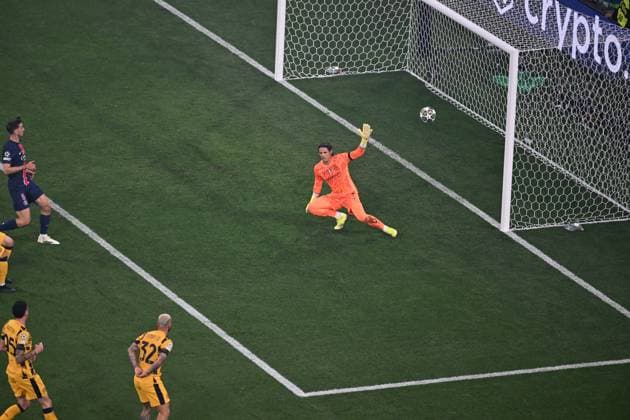UEFA Champions League final match: Paris Saint-Germain v Inter Milan MUNICH, GERMANY - MAY 31: Yann Sommer (R) of Inter Milan in action during the UEFA Champions League Final between Inter Milan and Paris Saint-Germain (PSG) at Munich Football Arena in Munich, Germany on May 31, 2025. Halil Sagirkaya Anadolu Munich Germany. Editorial use only. Please get in touch for any other usage.  Copyright: x2025xAnadoluxHalilxSagirkayax
