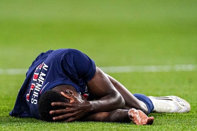 2025-05-31 Paris Saint-Germain v FC Internazionale Milano - UEFA Champions League Final 2025 MUNICH, GERMANY - MAY 31: Nuno Mendes of Paris Saint-Germain on the ground injured during the UEFA Champions League Final 2025 match between Paris Saint-Germain and FC Internazionale Milano at Munich Football Arena on May 31, 2025 in Munich, Germany. Munich Munich Football Arena Germany Content not available for redistribution in The Netherlands directly or indirectly through any third parties. Copyright: xJorisxVerwijstx