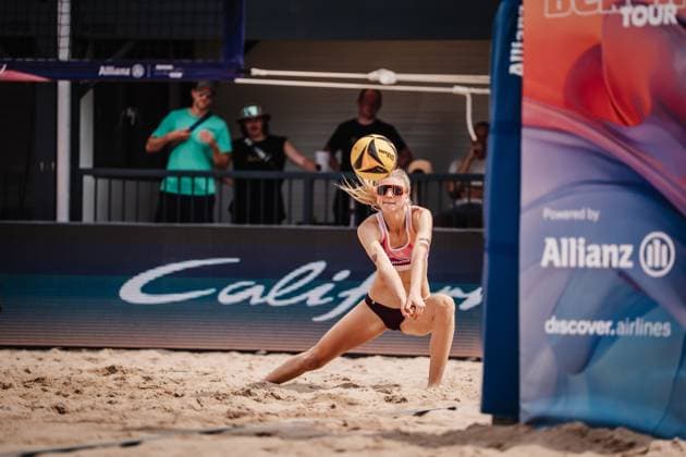 Beach volleyball men Allianz German Beach Tour 2025 Tourstop Hamburg 31 05 2025 Nele Barber takes the ball Hamburg Active City Arena Heiligengeistf Hamburg Germany