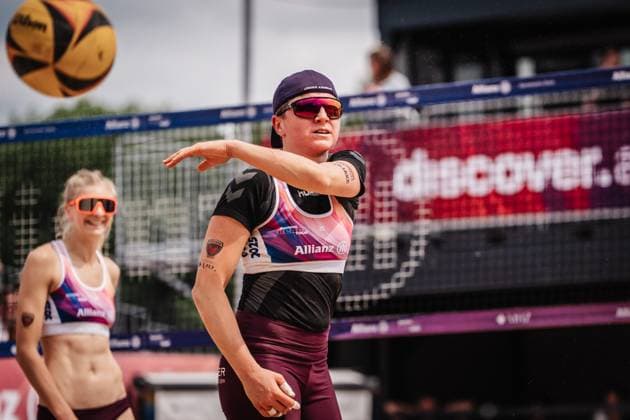 Beach volleyball men Allianz German Beach Tour 2025 Tourstop Hamburg 31 05 2025 Melanie Gernert throws the ball away Hamburg Active City Arena Heiligengeistf Hamburg Germany