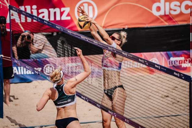 Beach volleyball men Allianz German Beach Tour 2025 Tourstop Hamburg 31 05 2025 v l Anna Behlen is blocked by Louisa Lippmann Hamburg Active City Arena Heiligengeistf Hamburg Germany