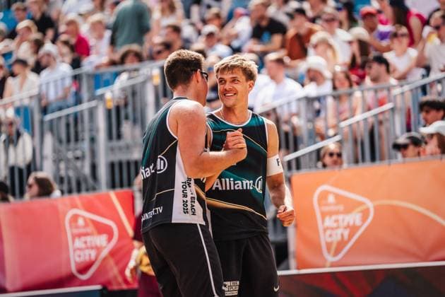 Beach volleyball men Allianz German Beach Tour 2025 Tourstop Hamburg 31 05 2025 f l Jonas Kaminski and Luis Kubo Hamburg Active City Arena Heiligengeistf Hamburg Germany