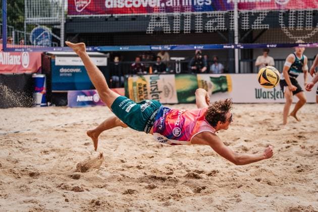 Beach volleyball men Allianz German Beach Tour 2025 Tourstop Hamburg 31 05 2025 Hennes Nissen jumps to the ball Hamburg Active City Arena Heiligengeistf Hamburg Germany