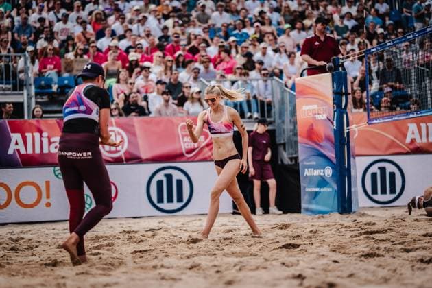 Beach volleyball men Allianz German Beach Tour 2025 Tourstop Hamburg 31 05 2025 v l Melanie Gernert and Nele Barber cheer Hamburg Active City Arena Heiligengeistf Hamburg Germany