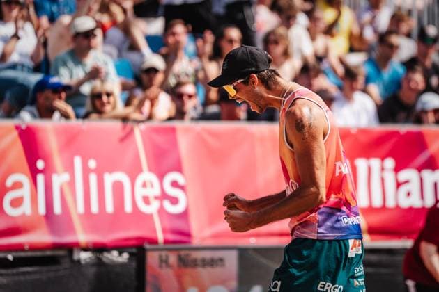 Beach volleyball men Allianz German Beach Tour 2025 Tourstop Hamburg 31 05 2025 Niklas Held cheers Hamburg Active City Arena Heiligengeistf Hamburg Germany