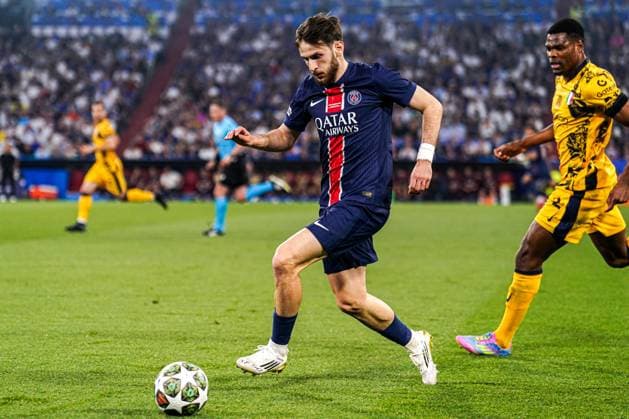 2025-05-31 Paris Saint-Germain v FC Internazionale Milano - UEFA Champions League Final 2025 MUNICH, GERMANY - MAY 31: Kvicha Kvaratskhelia of Paris Saint-Germain dribbles during the UEFA Champions League Final 2025 match between Paris Saint-Germain and FC Internazionale Milano at Munich Football Arena on May 31, 2025 in Munich, Germany. Munich Munich Football Arena Germany Content not available for redistribution in The Netherlands directly or indirectly through any third parties. Copyright: xJorisxVerwijstx
