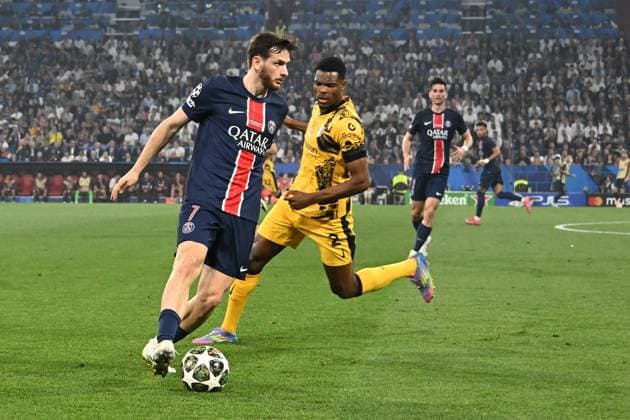31 05 2025, xsltx, Football UEFA Champions League Final 2025, Paris St Germain Inter Milan v l Khvicha Kvaratskhelia Paris St Germain Denzel Dumfries Inter Milan duel, action, action, battle for the ball DFL DFB REGULATIONS PROHIBIT ANY USE OF PHOTOGRAPHS as IMAGE SEQUENCES and or QUASI VIDEO Muenchen