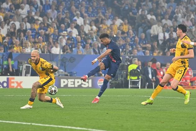 Goal Desire Doue PSG to 2 0,Action,Goal kick, Federico DIMARCO Milan fumbles,Penalty area scene Football UEFA Champions League Final Paris Saint Germain PSG Inter Milan on 31 05 2025 Munich Football Arena,