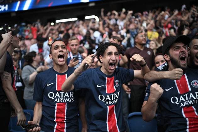 PSG supporters at the Parc des Princes during UEFA Champions League final - Paris PSG supporters react at the Parc des Princes during the Champions League final between Paris Saint Germain (PSG) and Inter Milan in Paris on May 31, 2025. Photo by Eliot Blondet ABACAPRESS.COM Paris France  Copyright: xBlondetxEliot ABACAx