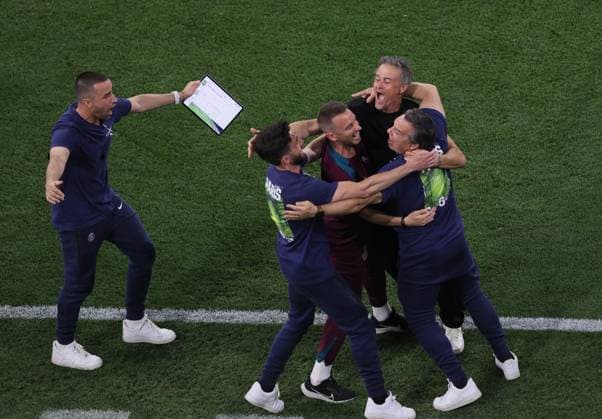 Paris cheering for Paris coach Luis Enrique MARTINEZ GARCIA after scoring 3 0 , Football Paris Inter Milan Football UEFA Champions League, Paris Saint Germain FC Internazionale Milano, Final, Season 2024 2025, on 31 05 2025 in Munich, A L L I A N Z A R E N A, Germany Source Copyright Credit Oryk HAIST xFUSSBALL-PARIS-INTERx