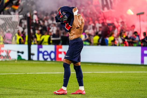 2025-05-31 Paris Saint-Germain v FC Internazionale Milano - UEFA Champions League Final 2025 MUNICH, GERMANY - MAY 31: Desire Doue of Paris Saint-Germain puts his shirt back on after scoring the third goal during the UEFA Champions League Final 2025 match between Paris Saint-Germain and FC Internazionale Milano at Munich Football Arena on May 31, 2025 in Munich, Germany. Munich Munich Football Arena Germany Content not available for redistribution in The Netherlands directly or indirectly through any third parties. Copyright: xJorisxVerwijstx