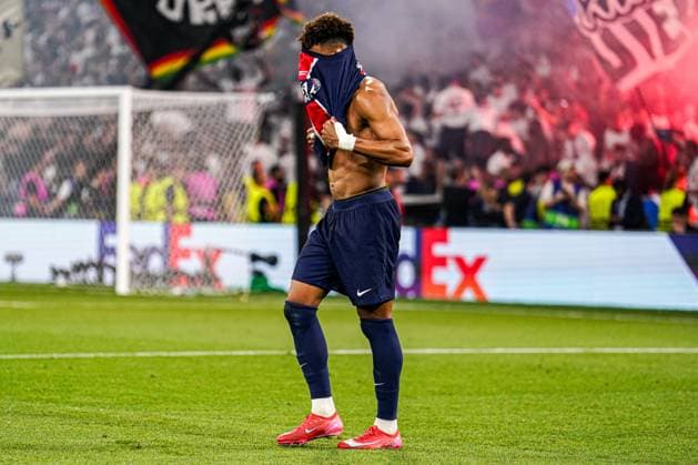 2025-05-31 Paris Saint-Germain v FC Internazionale Milano - UEFA Champions League Final 2025 MUNICH, GERMANY - MAY 31: Desire Doue of Paris Saint-Germain puts his shirt back on after scoring the third goal during the UEFA Champions League Final 2025 match between Paris Saint-Germain and FC Internazionale Milano at Munich Football Arena on May 31, 2025 in Munich, Germany. Munich Munich Football Arena Germany Content not available for redistribution in The Netherlands directly or indirectly through any third parties. Copyright: xJorisxVerwijstx