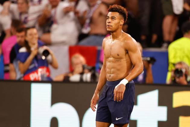 MUNCHEN, 31-05-2025, Allianz Arena, UEFA Champions League season 2024 2025, Match between Paris Saint Germain and Inter Milan. Paris Saint-Germain player Desire Doue celebrates the 3-0 and put his shirt off PSG - Inter Milan (CL Final)  x29557353x Copyright: