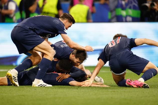 MUNCHEN, 31-05-2025, Allianz Arena, UEFA Champions League season 2024 2025, Match between Paris Saint Germain and Inter Milan. Paris Saint-Germain player Desire Doue scores the 3-0 and celebrate his goal with his teammates PSG - Inter Milan (CL Final)  x29557356x Copyright: