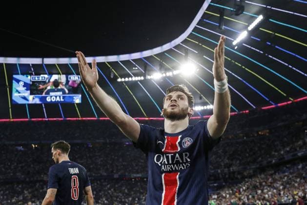 MoÂœNCHEN - Khvicha Kvaratskhelia of Paris Saint-Germain celebrates 4-0 during the UEFA Champions League final between Paris Saint-Germain and FC Internazionale Milano at the Munich Football Arena on May 31, 2025 in Munich, Germany. ANP Hollandse Hoogte MAURICE VAN STEEN UEFA Champions League Final 2025 2024 25 xVIxANPxSportx xMauricexvanxSteenxIVx 529085056 originalFilename: 529085056.jpg