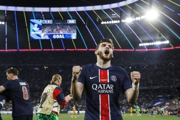 MoÂœNCHEN - Khvicha Kvaratskhelia of Paris Saint-Germain celebrates 4-0 during the UEFA Champions League final between Paris Saint-Germain and FC Internazionale Milano at the Munich Football Arena on May 31, 2025 in Munich, Germany. ANP Hollandse Hoogte MAURICE VAN STEEN UEFA Champions League Final 2025 2024 25 xVIxANPxSportx xMauricexvanxSteenxIVx 529085352 originalFilename: 529085352.jpg