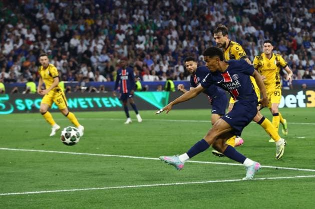 Senny Mayulu of PSG scores to make it 5-0 and celebrates Paris Saint-Germain v Inter Milan, UEFA Champions League Final, Football, Allianz Arena, Munich, Germany - 31 May 2025 EDITORIAL USE ONLY No use with unauthorised audio, video, data, fixture lists, club league logos or live services. Online in-match use limited to 120 images, no video emulation. No use in betting, games or single club league player publications. Copyright: xMichaelxZemanek Shutterstockx 15330931dj