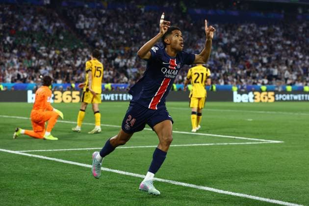 Senny Mayulu of PSG scores to make it 5-0 and celebrates Paris Saint-Germain v Inter Milan, UEFA Champions League Final, Football, Allianz Arena, Munich, Germany - 31 May 2025 EDITORIAL USE ONLY No use with unauthorised audio, video, data, fixture lists, club league logos or live services. Online in-match use limited to 120 images, no video emulation. No use in betting, games or single club league player publications. Copyright: xMichaelxZemanek Shutterstockx 15330931dq