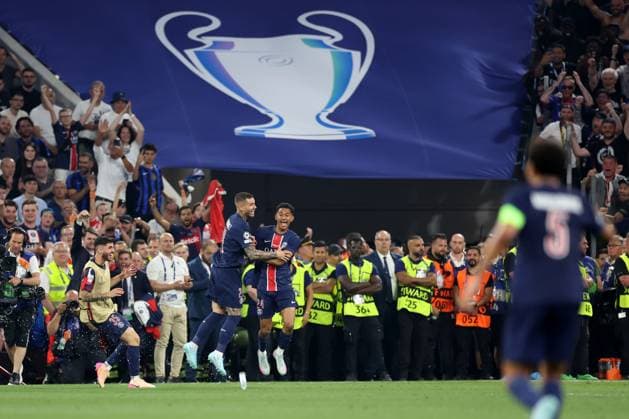Champions-League-Finale 2025 31. Mai 2025, München UEFA-Champions-League-Finale Paris Saint Germain gegen Internazionale Milano Der eingewechselte Senny Mayulu von PSG (rechts) feiert sein Tor Foto Charlotte Wilson Abseits München Deutschland  Copyright: xCharlottexWilsonx xOffsidexOffside