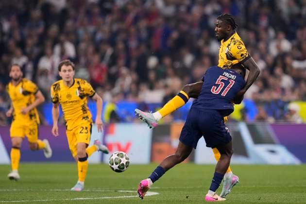 Paris Saint-Germain v FC Internazionale Milano - UEFA Champions League Final 2025 MUNICH, GERMANY - MAY 31: Willian Pacho centre-back of PSG and Ecuador competes for the ball with Marcus Thuram centre-forward of Internazionale and France during the UEFA Champions League Final 2025 between Paris Saint-Germain and FC Internazionale Milano at Allianz Arena on May 31, 2025 in Munich, Germany. Munich Germany  Copyright: xJosexBretonx originalFilename:bretonhernandez-parissai250531_np5ra.jpg