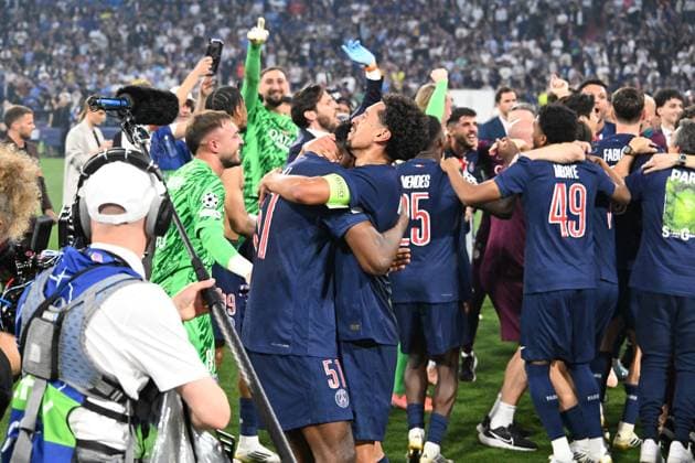 31 05 2025, xsltx, Football UEFA Champions League Final 2025, Paris St Germain Inter Milan v l jubilation, joy of winning the Champions League Willian Pacho Paris St Germain Marquinhos Paris St Germain DFL DFB REGULATIONS PROHIBIT ANY USE OF PHOTOGRAPHS as IMAGE SEQUENCES and or QUASI VIDEO Muenchen