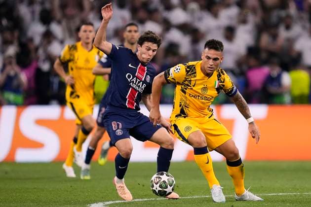 Paris Saint-Germain v FC Internazionale Milano - UEFA Champions League Final 2025 MUNICH, GERMANY - MAY 31: Lautaro Martinez centre-forward of Internazionale and Argentina competes for the ball with Joao Neves defensive midfield of PSG and Portugal during the UEFA Champions League Final 2025 between Paris Saint-Germain and FC Internazionale Milano at Allianz Arena on May 31, 2025 in Munich, Germany. Munich Germany  Copyright: xJosexBretonx originalFilename:bretonhernandez-parissai250531_npCOL.jpg