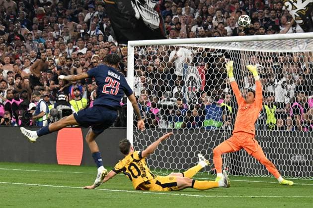 31 05 2025, xsltx, Football UEFA Champions League Final 2025, Paris St Germain Inter Milan v l Bradley Barcola Paris St Germain Yann Sommer Inter Milan DFL DFB REGULATIONS PROHIBIT ANY USE OF PHOTOGRAPHS as IMAGE SEQUENCES and or QUASI VIDEO Muenchen