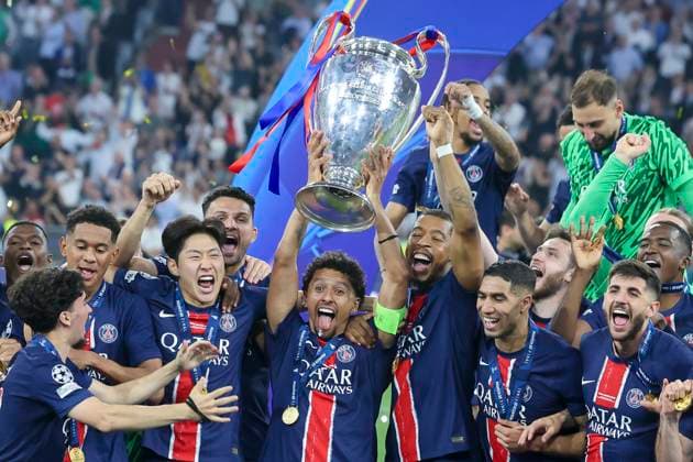 Marquinhos Paris Saint Germain holds up the trophy for winning the UEFA Champions League and cheers with his teammates, UEFA Champions League Final 2025, Paris Saint Germain and FC Internazionale Milano, Allianz Arena on May 31, 2025 in Munich, Germany Photo by Marco Steinbrenner DeFodi Images Marquinhos Paris Saint Germain holds up the trophy for winning the UEFA Champions League and cheers with his teammates, UEFA Champions League Final 2025, Paris Saint Germain and FC Internazionale Milano, Munich Football Arena, May 31, 2025 in Munich, Germany Photo by Marco Steinbrenner DeFodi Images