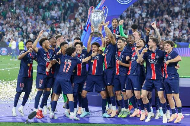 Marquinhos Paris Saint Germain holds up the trophy for winning the UEFA Champions League and cheers with his teammates, UEFA Champions League Final 2025, Paris Saint Germain and FC Internazionale Milano, Allianz Arena on May 31, 2025 in Munich, Germany Photo by Marco Steinbrenner DeFodi Images Marquinhos Paris Saint Germain holds up the trophy for winning the UEFA Champions League and cheers with his teammates, UEFA Champions League Final 2025, Paris Saint Germain and FC Internazionale Milano, Munich Football Arena, May 31, 2025 in Munich, Germany Photo by Marco Steinbrenner DeFodi Images
