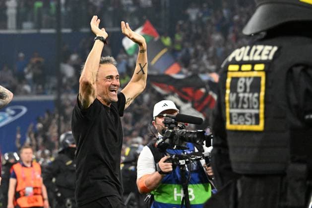 31 05 2025, xsltx, Football UEFA Champions League Final 2025, Paris St Germain Inter Milan v l jubilation, joy at winning the Champions League Coach Luis Enrique Paris St Germain DFL DFB REGULATIONS PROHIBIT ANY USE OF PHOTOGRAPHS as IMAGE SEQUENCES and or QUASI VIDEO Muenchen