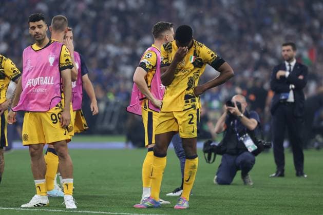 Disappointment of Inter s Denzel Dumfries after PSG won the Champions League Cup at the end of the 2025 Soccer Champions League Final Match between Paris Saint-Germain FC vs Inter - Internazionale at the Munich Football Arena in Munich, Germany, 31 May 2025  Copyright: xFabrizioxCarabelli IPAxSportx xipa-agency.netx xx IPA_58466126 IPA_Agency_IPA58466126