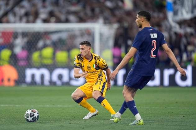 May 31, 2025, Munich, Baviera, Germany: Kristjan Asllani of Inter and Achraf Hakimi of Paris Saint-Germain in action during of the UEFA Champions League Final 2025 between Paris Saint-Germain and FC Internazionale Milano at Munich Football Arena on May 31, 2025 in Munich, Germany. Munich Germany - ZUMAa181 20250531_zaa_a181_345 Copyright: xDennisxAgyemanx