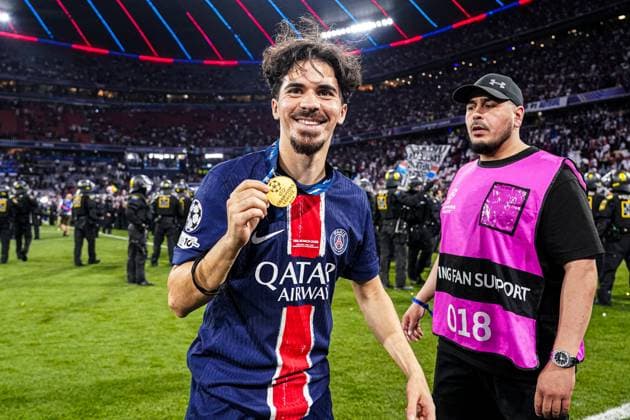 2025-05-31 Paris Saint-Germain v FC Internazionale Milano - UEFA Champions League Final 2025 MUNICH, GERMANY - MAY 31: Vitinha of Paris Saint-Germain celebrates winning the UEFA Champions League with his medal during the UEFA Champions League Final 2025 match between Paris Saint-Germain and FC Internazionale Milano at Munich Football Arena on May 31, 2025 in Munich, Germany. Munich Munich Football Arena Germany Content not available for redistribution in The Netherlands directly or indirectly through any third parties. Copyright: xJorisxVerwijstx
