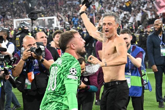 31 05 2025, xsltx, Football UEFA Champions League Final 2025, Paris St Germain Inter Milan v l jubilation, joy of winning the Champions League Arnau Tenas Paris St Germain Coach Coach Luis Enrique Paris St Germain DFL DFB REGULATIONS PROHIBIT ANY USE OF PHOTOGRAPHS as IMAGE SEQUENCES and or QUASI VIDEO Muenchen