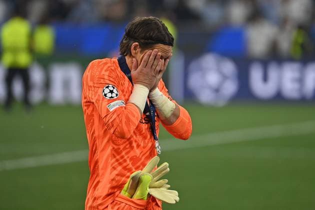 Yann SOMMER Goalkeeper Milan , Disappointment,Frustration,Disappointed,Frustrated,Dejected, Award Ceremony, Football UEFA Champions League Final Paris Saint Germain PSG Inter Milan 5 0, on 31 05 2025 Munich Football Arena, Â