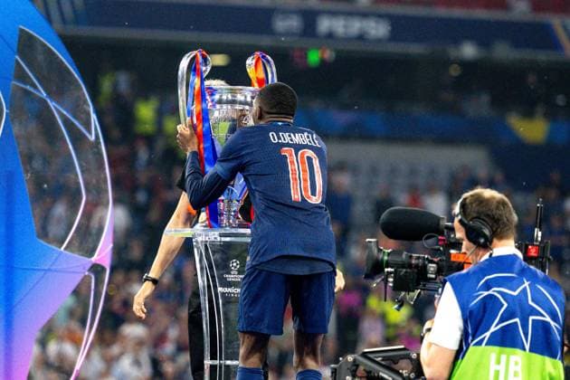 Ousmane Dembele Paris Saint Germain, 10 kisses the trophy at the award ceremony, GER, Paris Saint Germain vs Inter Milan, Football, Men, UEFA Champions League Final Muenchen 2025, Season 2024 2025, 31 05 2025, GER, Paris Saint Germain vs Inter Milan, Football, Men, UEFA Champions League Final Muenchen 2025, Season 2024 2025, 31 05 2025 Muenchen Copyright: xEibner-Pressefoto WolfgangxFrankx EP_WFK