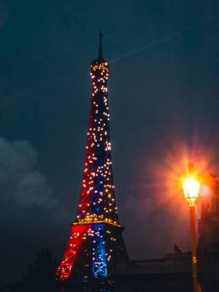 La Tour Eiffel se pare des couleurs du PSG pour fêter la victoire du club parisien à l issue de la finale de la Ligue Des Champions 2025 PSG - Inter Milan (5-0) La Tour Eiffel se pare des couleurs du PSG pour fêter la victoire du club parisien à l issue de la finale de la Ligue Des Champions 2025 PSG - Inter Milan (5-0), le 31 mai 2025 à Munich. Théo Castillon Bestimage The Eiffel Tower is adorned with the colors of PSG to celebrate the Parisian club s victory at the end of the 2025 Champions League final PSG - Inter Milan (5-0), on May 31, 2025 in Munchen. Paris France  Copyright: xThÃ oxCastillonx xBestimagexThÃ oxCastillonx xBestimagex