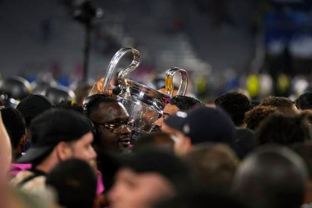 Paris Saint-Germain v FC Internazionale Milano - UEFA Champions League Final 2025 MUNICH, GERMANY - MAY 31: Players of Paris Saint-Germain lift the UEFA Champions League trophy after his team s victory the UEFA Champions League Final 2025 between Paris Saint-Germain and FC Internazionale Milano at Allianz Arena on May 31, 2025 in Munich, Germany. Munich Germany  Copyright: xJosexBretonx originalFilename:bretonhernandez-parissai250531_npjhN.jpg