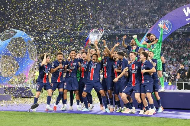 Germany, Munich 31 05 2025 xJFx Uefa Champions League Final 2025 Paris Saint Germain FC Internazionale Milano v l , Paris Saint Germain celebrates with trophy Copyright: JoaquimxFerreira